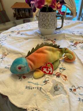 Ty Beanie Baby RARE mislabeled- Iggy/rainbow with tag errors